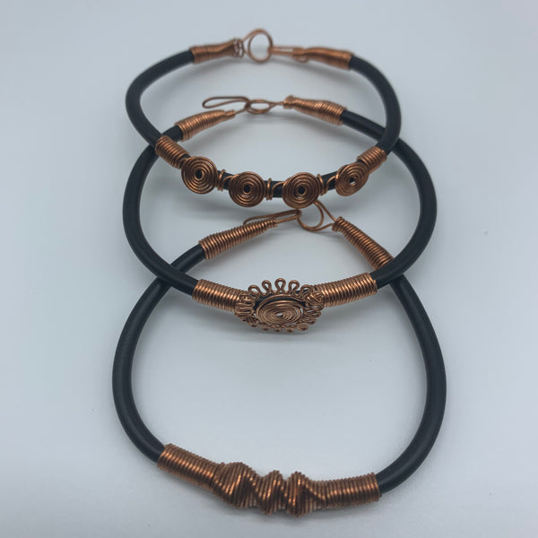 Plastic Bracelet  W/Metal Wire-Black Variation 2 - Lillon Boutique