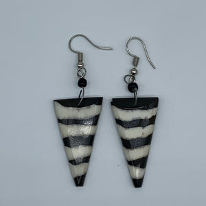Cow Bone Earrings-Triangle(M) Black and White - Lillon Boutique