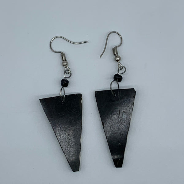 Cow Bone Earrings-Triangle(M) Black and White - Lillon Boutique